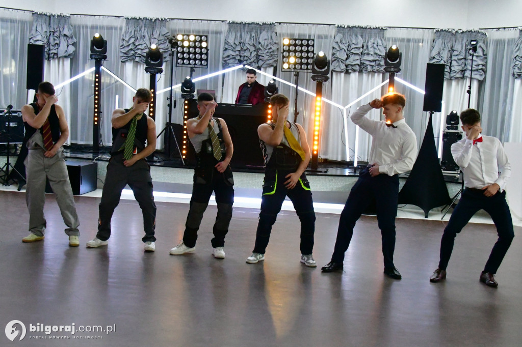 Studniówka RCEZ 2026. Krok w dorosłość przy dźwiękach narodowego tańca