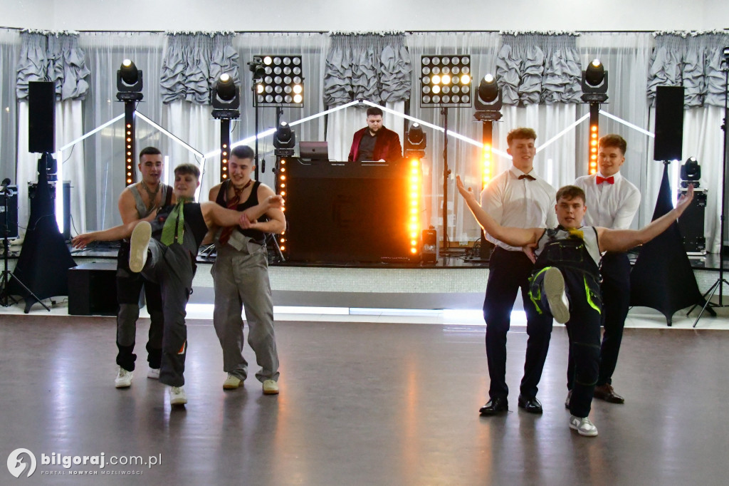 Studniówka RCEZ 2026. Krok w dorosłość przy dźwiękach narodowego tańca