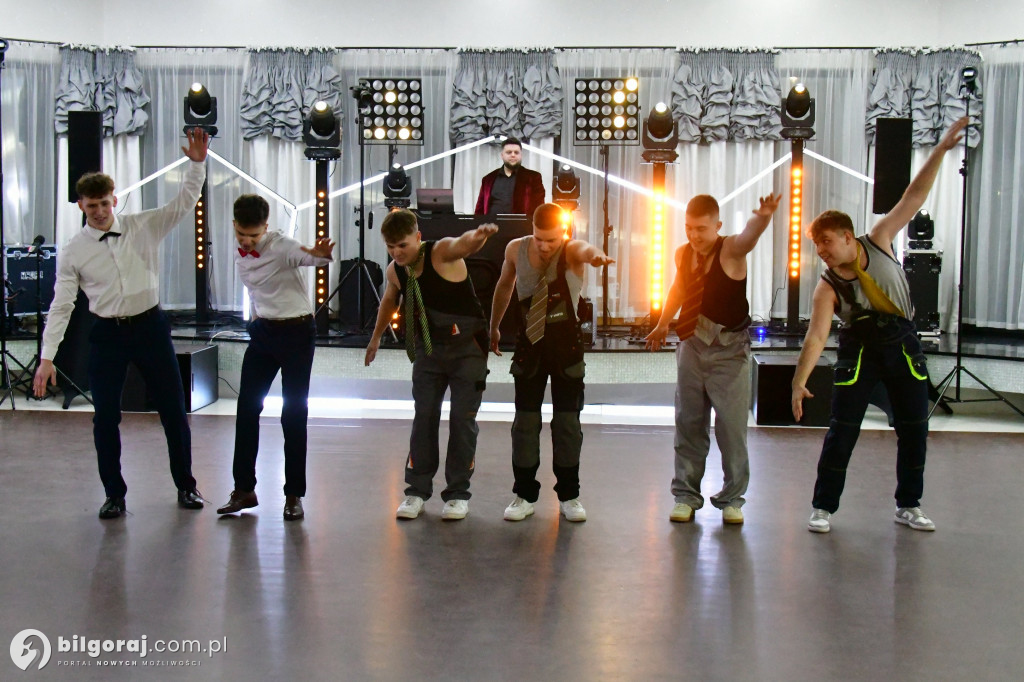 Studniówka RCEZ 2026. Krok w dorosłość przy dźwiękach narodowego tańca