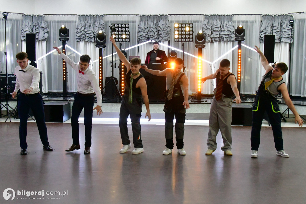 Studniówka RCEZ 2026. Krok w dorosłość przy dźwiękach narodowego tańca