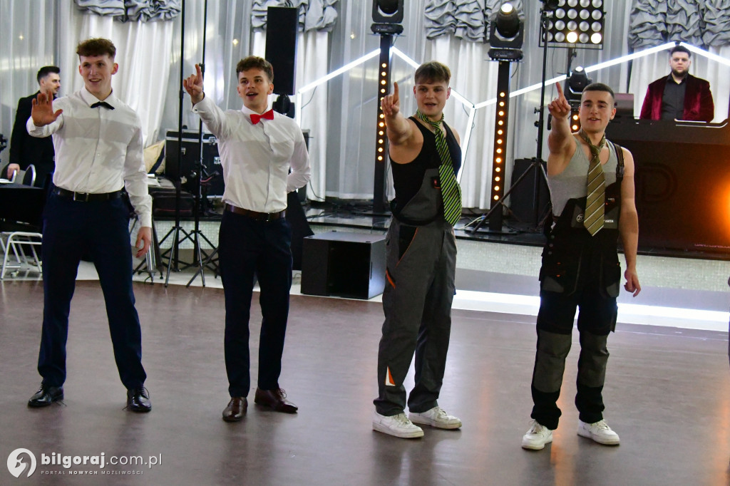 Studniówka RCEZ 2026. Krok w dorosłość przy dźwiękach narodowego tańca