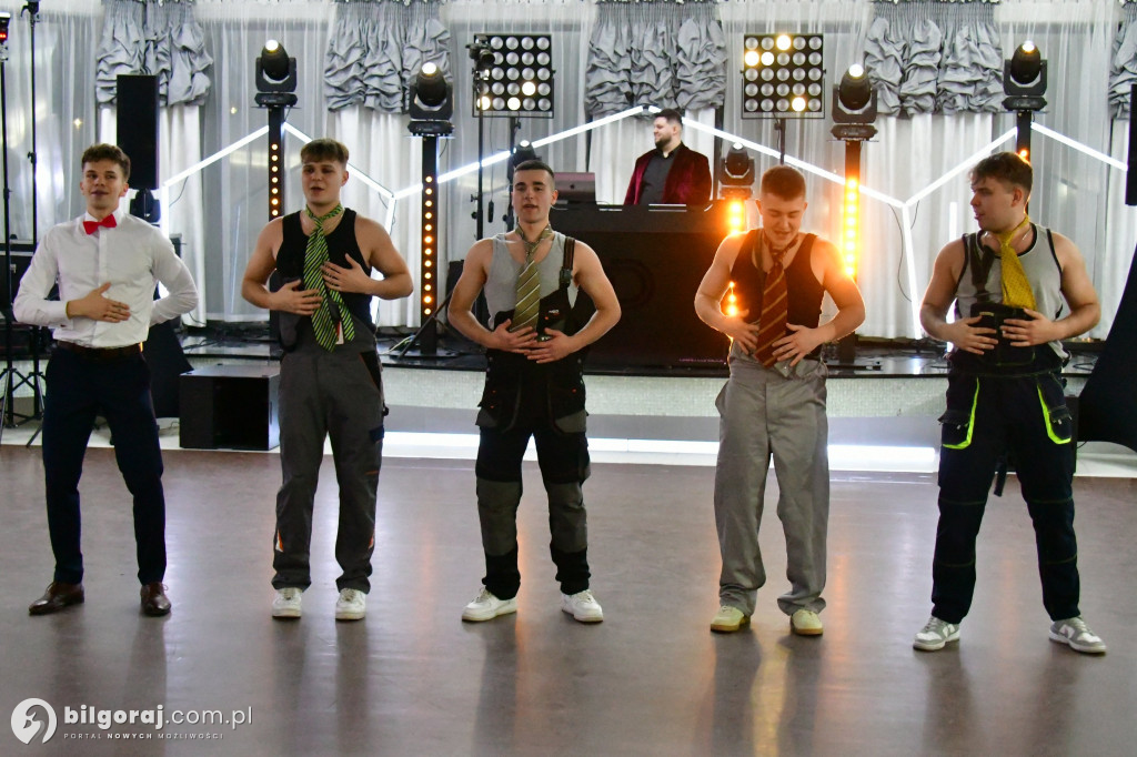 Studniówka RCEZ 2026. Krok w dorosłość przy dźwiękach narodowego tańca