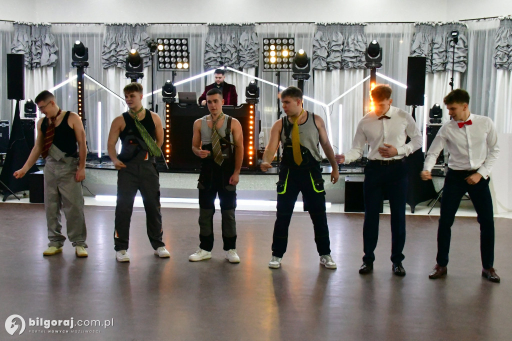 Studniówka RCEZ 2026. Krok w dorosłość przy dźwiękach narodowego tańca