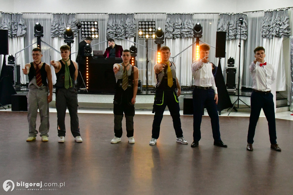 Studniówka RCEZ 2026. Krok w dorosłość przy dźwiękach narodowego tańca