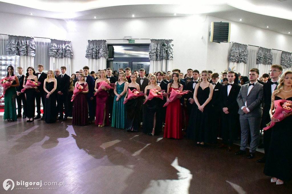 Studniówka RCEZ 2026. Krok w dorosłość przy dźwiękach narodowego tańca