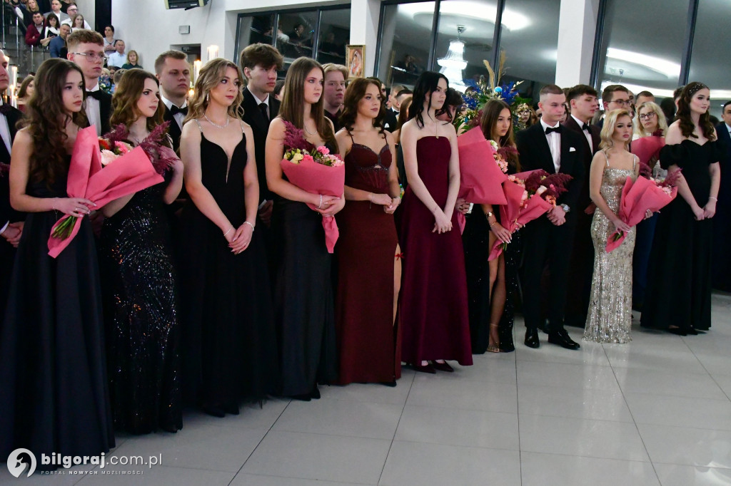 Studniówka RCEZ 2026. Krok w dorosłość przy dźwiękach narodowego tańca