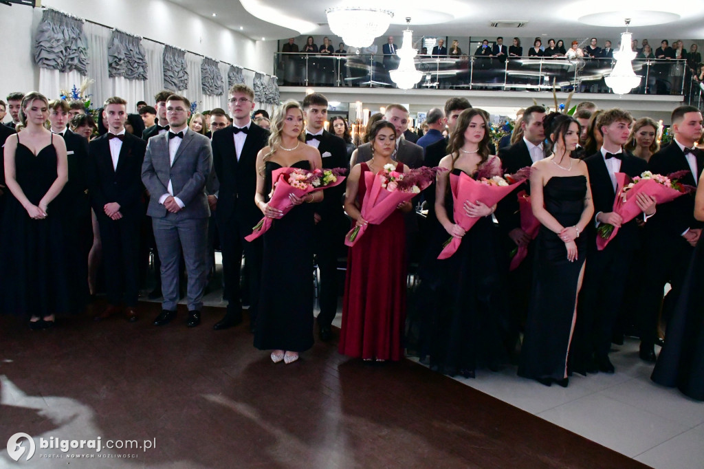 Studniówka RCEZ 2026. Krok w dorosłość przy dźwiękach narodowego tańca