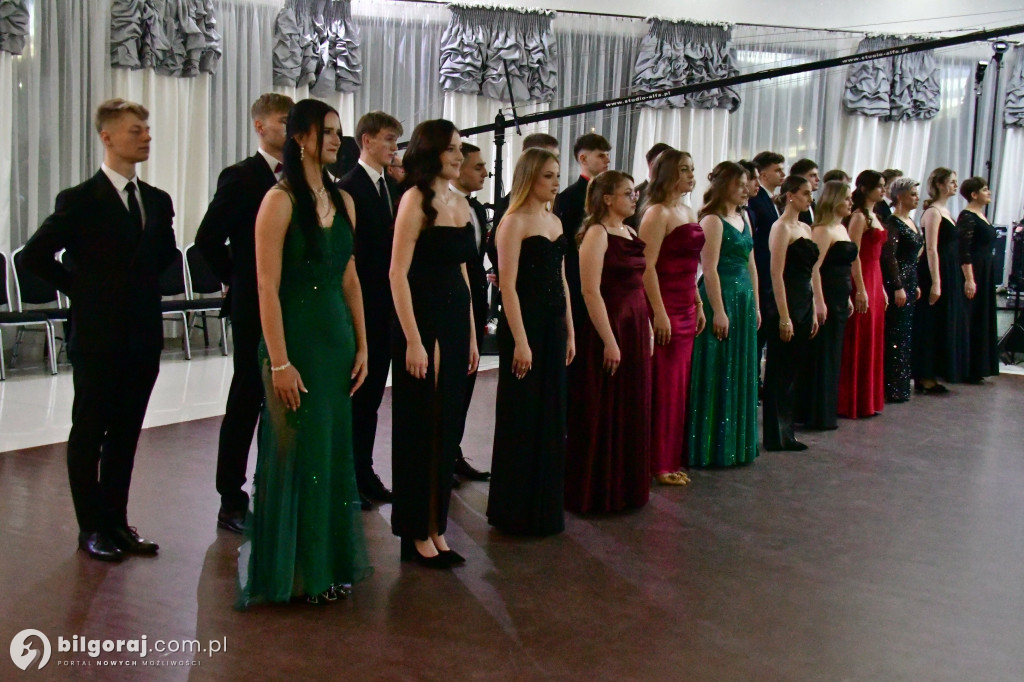 Studniówka RCEZ 2026. Krok w dorosłość przy dźwiękach narodowego tańca