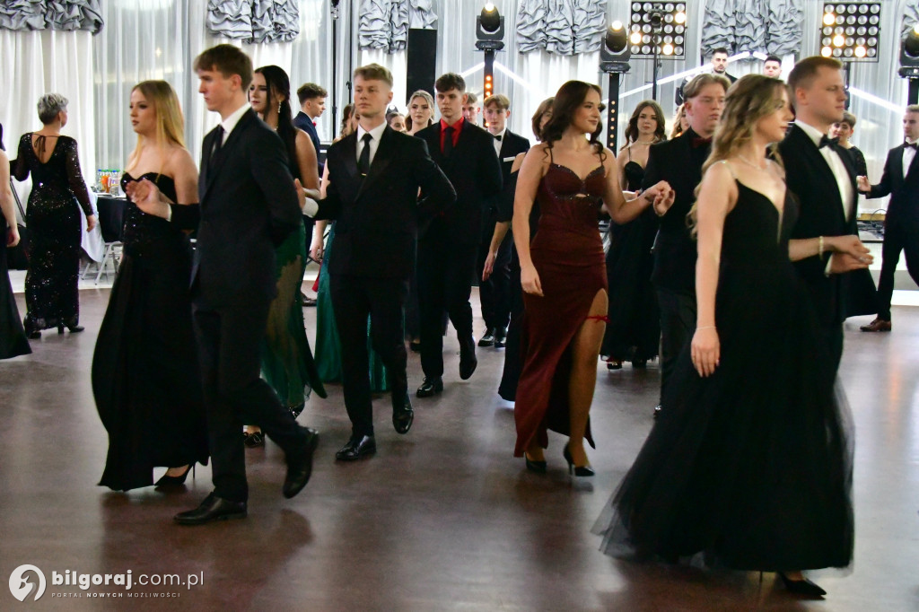 Studniówka RCEZ 2026. Krok w dorosłość przy dźwiękach narodowego tańca