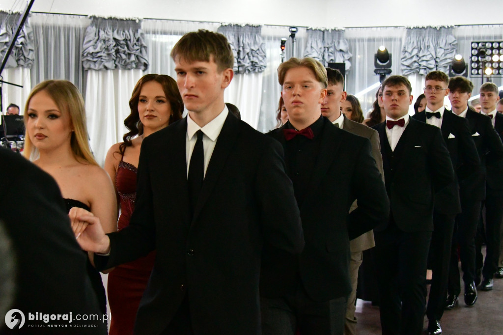 Studniówka RCEZ 2026. Krok w dorosłość przy dźwiękach narodowego tańca