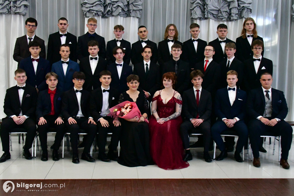 Studniówka RCEZ 2026. Krok w dorosłość przy dźwiękach narodowego tańca