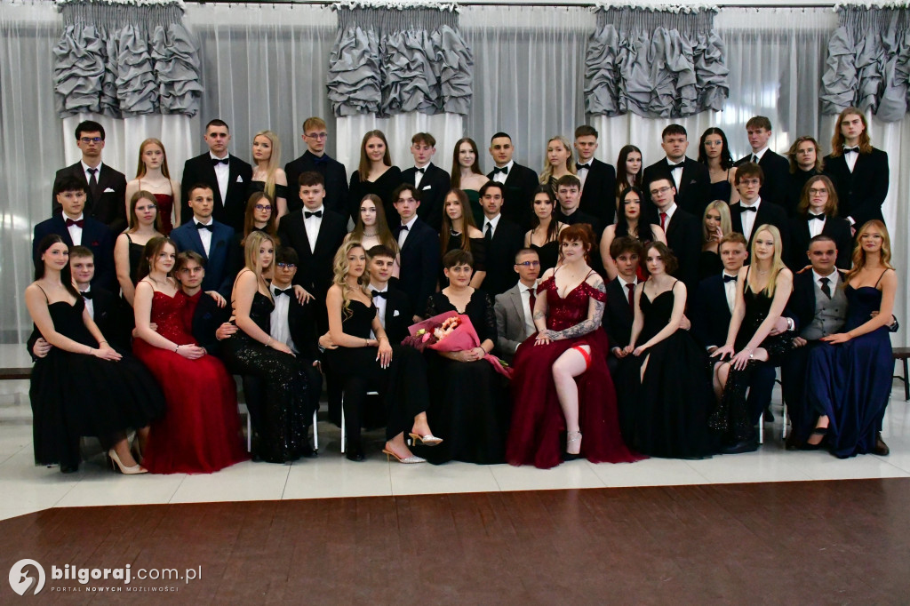 Studniówka RCEZ 2026. Krok w dorosłość przy dźwiękach narodowego tańca