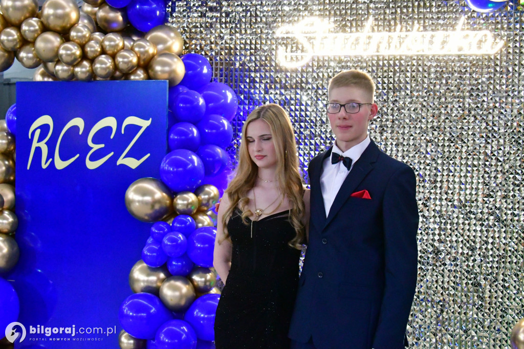 Studniówka RCEZ 2026. Krok w dorosłość przy dźwiękach narodowego tańca