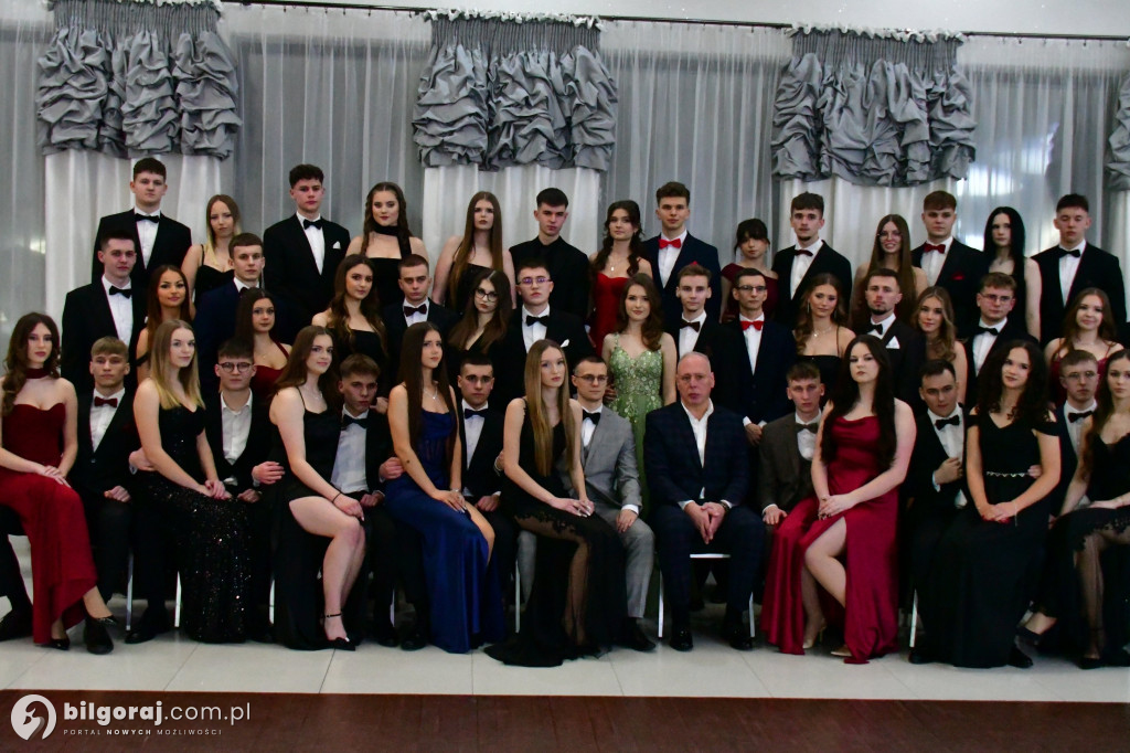 Studniówka RCEZ 2026. Krok w dorosłość przy dźwiękach narodowego tańca