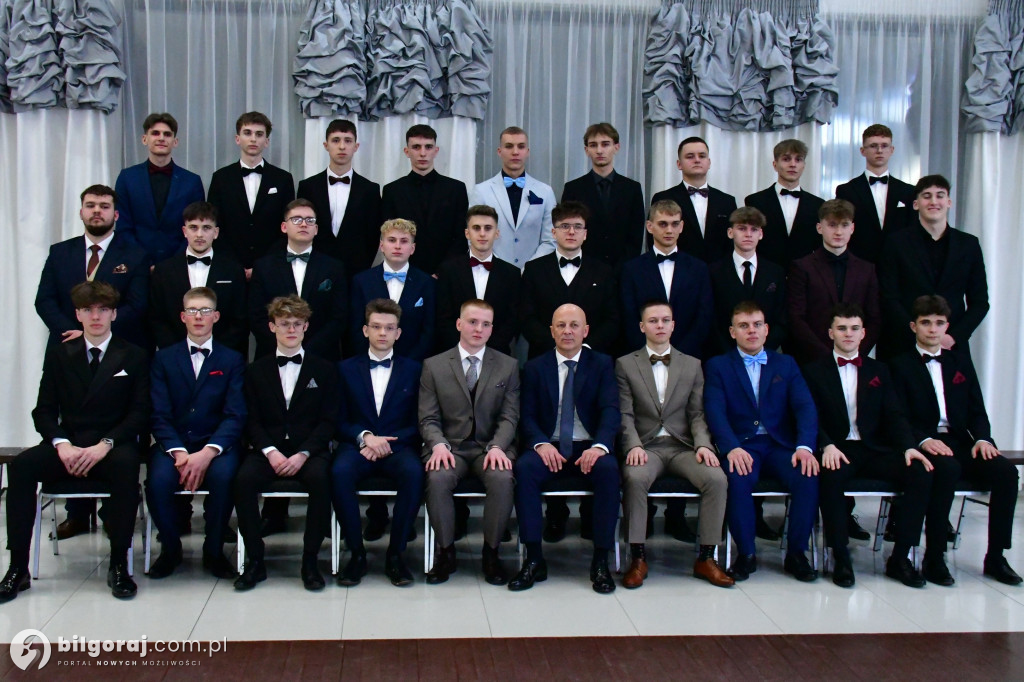 Studniówka RCEZ 2026. Krok w dorosłość przy dźwiękach narodowego tańca