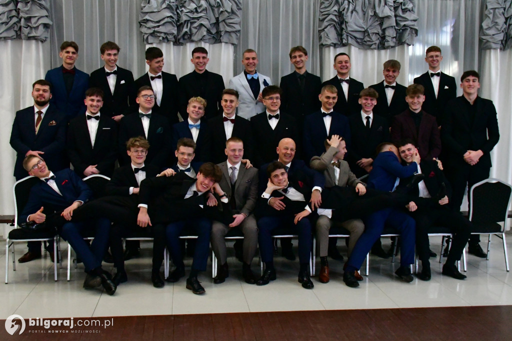 Studniówka RCEZ 2026. Krok w dorosłość przy dźwiękach narodowego tańca