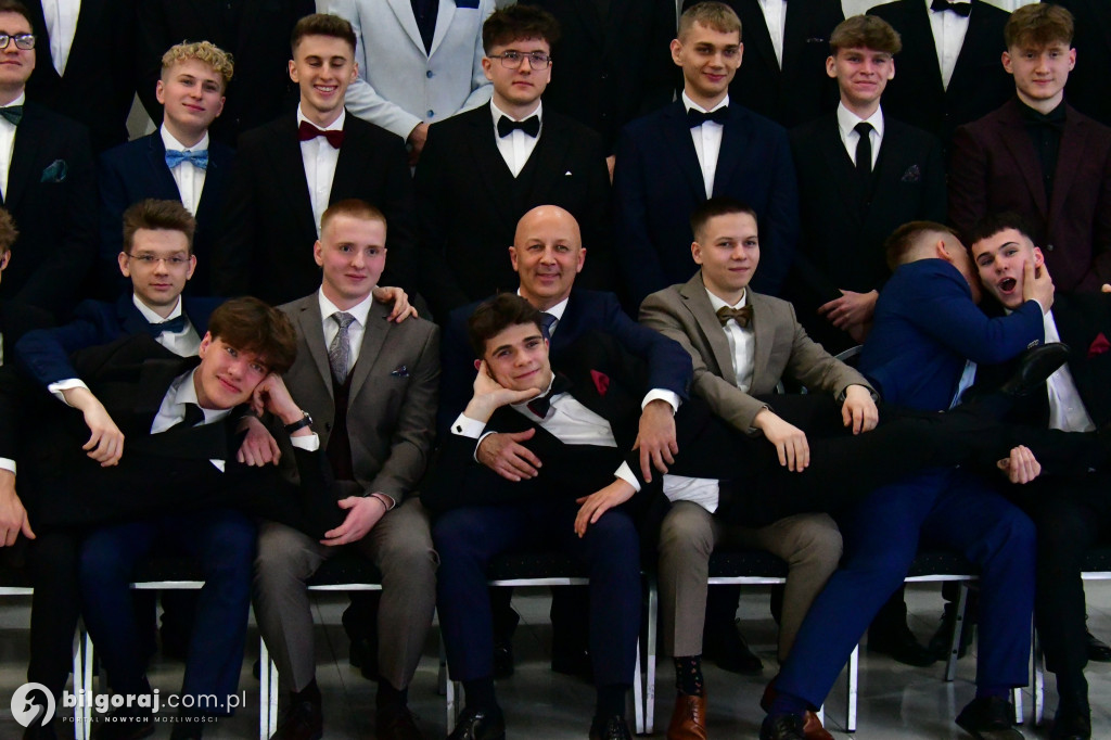 Studniówka RCEZ 2026. Krok w dorosłość przy dźwiękach narodowego tańca