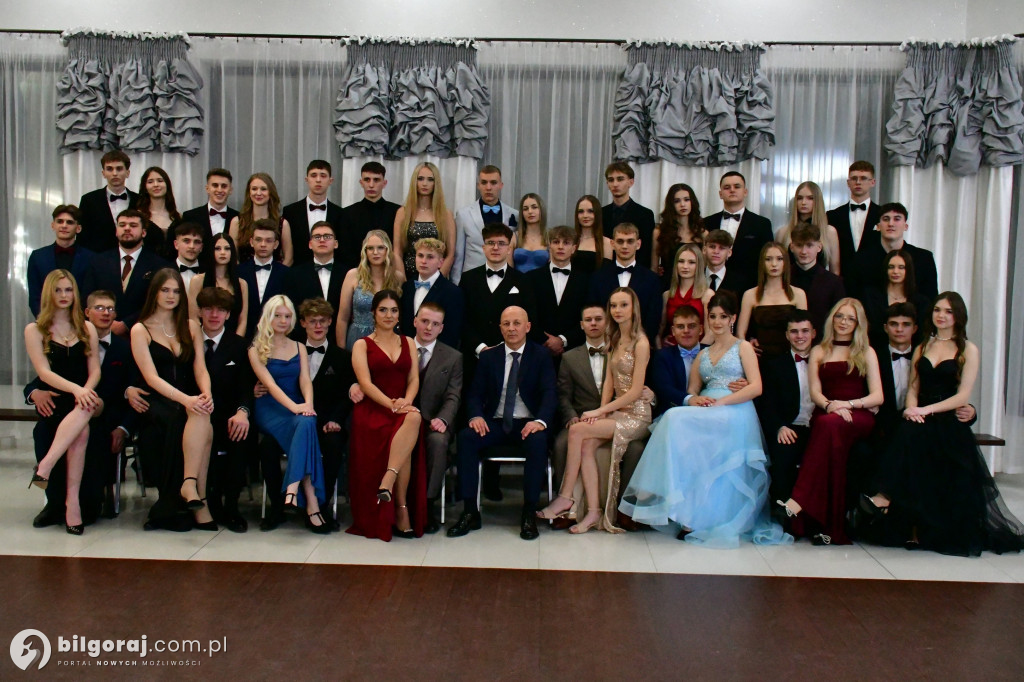 Studniówka RCEZ 2026. Krok w dorosłość przy dźwiękach narodowego tańca