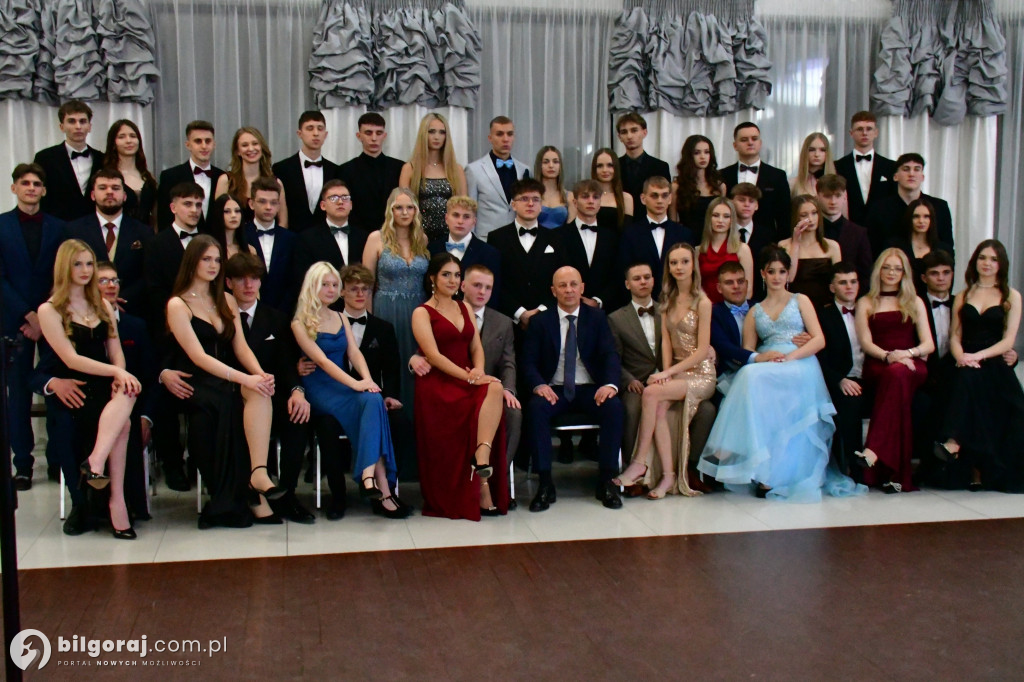 Studniówka RCEZ 2026. Krok w dorosłość przy dźwiękach narodowego tańca