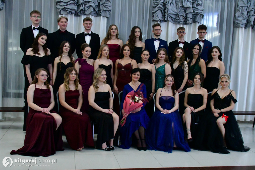 Studniówka RCEZ 2026. Krok w dorosłość przy dźwiękach narodowego tańca