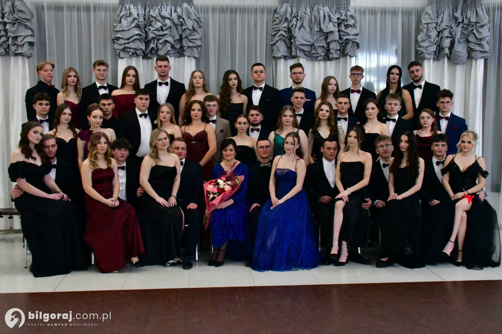 Studniówka RCEZ 2026. Krok w dorosłość przy dźwiękach narodowego tańca