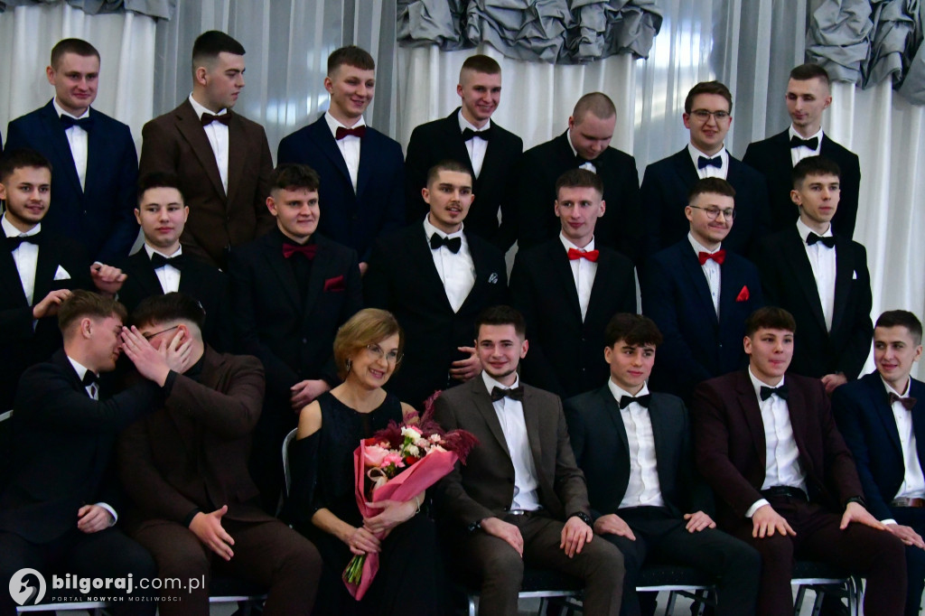 Studniówka RCEZ 2026. Krok w dorosłość przy dźwiękach narodowego tańca