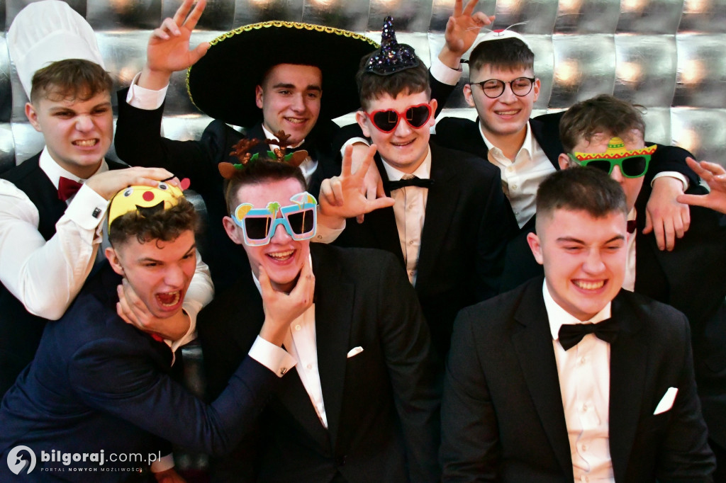 Studniówka RCEZ 2026. Krok w dorosłość przy dźwiękach narodowego tańca