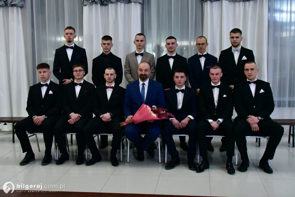 Studniówka RCEZ 2026. Krok w dorosłość przy dźwiękach narodowego tańca