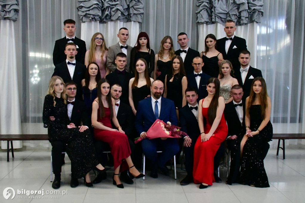 Studniówka RCEZ 2026. Krok w dorosłość przy dźwiękach narodowego tańca