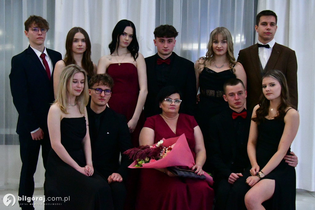 Studniówka RCEZ 2026. Krok w dorosłość przy dźwiękach narodowego tańca