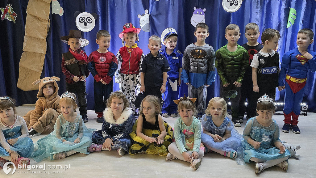 Piraci, księżniczki i superbohaterowie opanowali parkiet w Przedszkolu nr 2