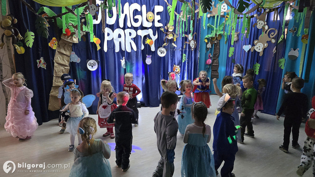 Piraci, księżniczki i superbohaterowie opanowali parkiet w Przedszkolu nr 2