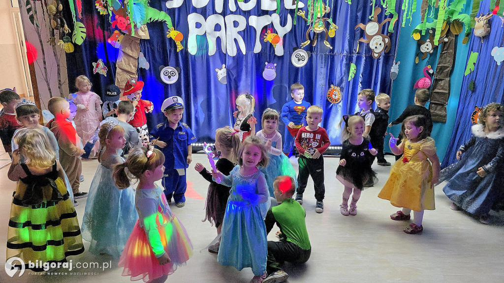 Piraci, księżniczki i superbohaterowie opanowali parkiet w Przedszkolu nr 2