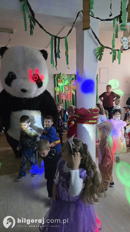 Piraci, księżniczki i superbohaterowie opanowali parkiet w Przedszkolu nr 2