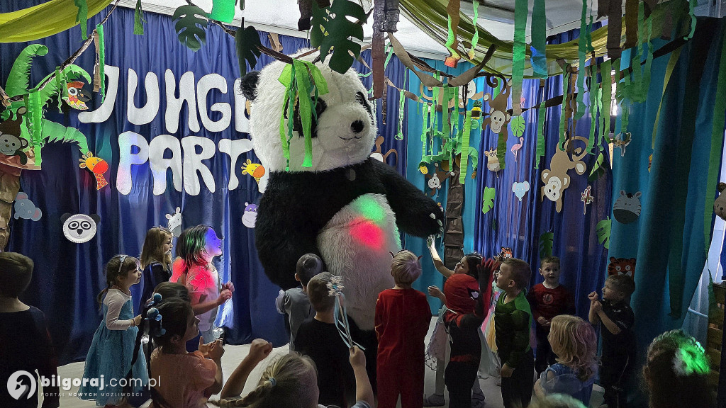 Piraci, księżniczki i superbohaterowie opanowali parkiet w Przedszkolu nr 2
