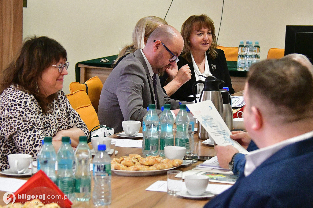 Nowa kadencja Powiatowej Rady Rynku Pracy. Wicestarosta wręczyła powołania