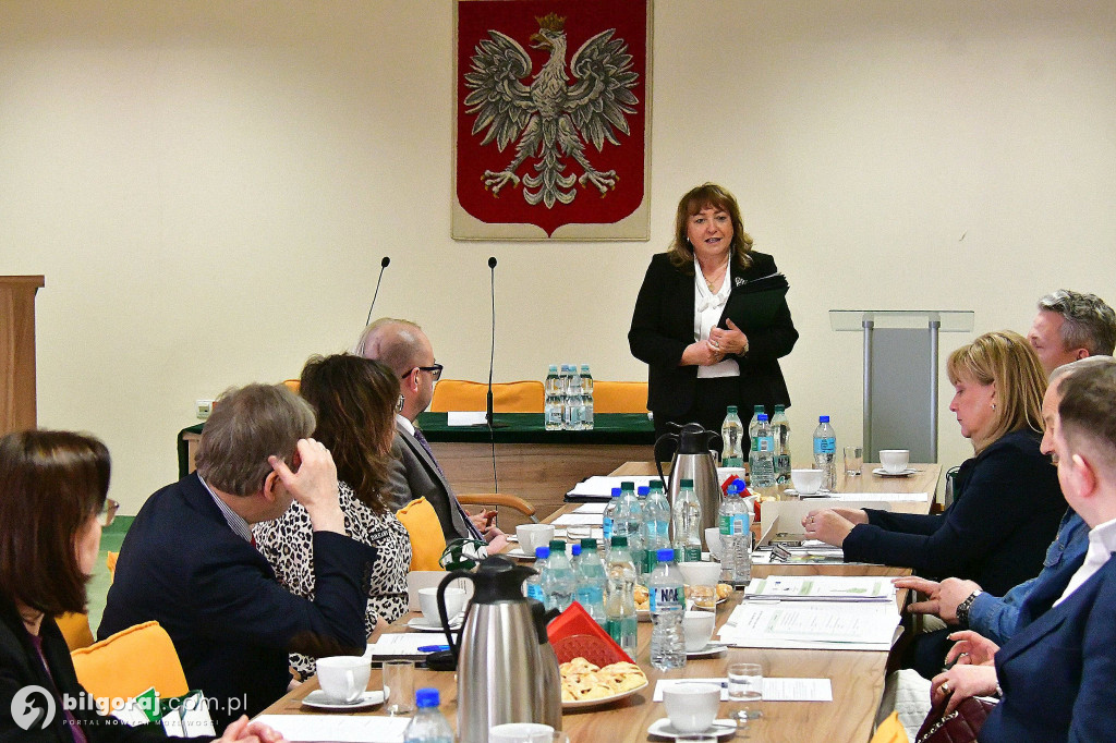 Nowa kadencja Powiatowej Rady Rynku Pracy. Wicestarosta wręczyła powołania