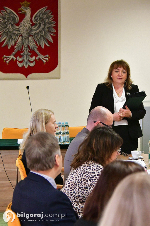 Nowa kadencja Powiatowej Rady Rynku Pracy. Wicestarosta wręczyła powołania