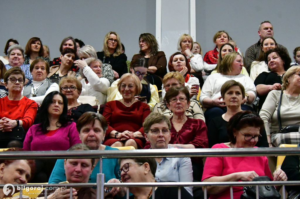 Ponad tysiąc kobiet w biłgorajskiej „Budowlance”. Tak świętował Powiat
