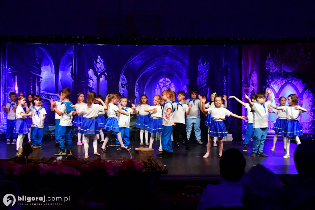 Ponad tysiąc kobiet w biłgorajskiej „Budowlance”. Tak świętował Powiat