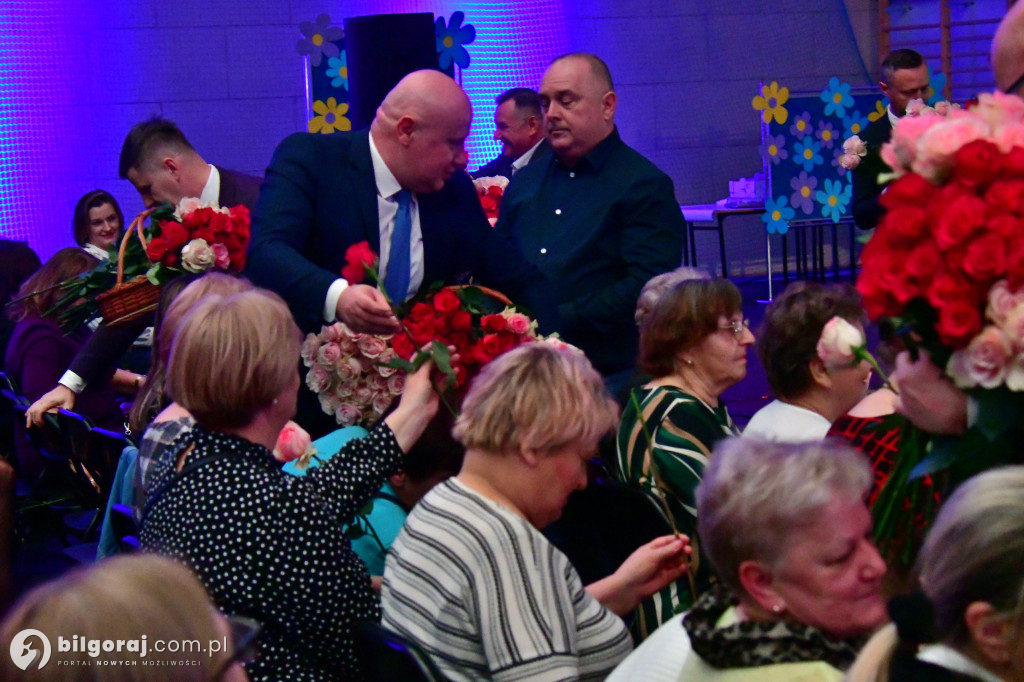 Ponad tysiąc kobiet w biłgorajskiej „Budowlance”. Tak świętował Powiat