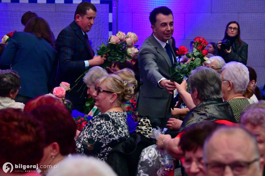 Ponad tysiąc kobiet w biłgorajskiej „Budowlance”. Tak świętował Powiat