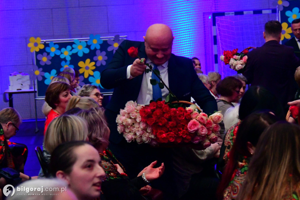 Ponad tysiąc kobiet w biłgorajskiej „Budowlance”. Tak świętował Powiat