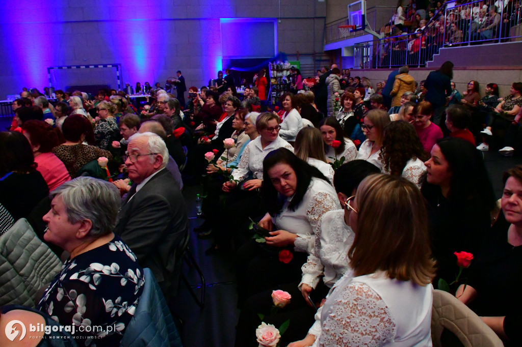 Ponad tysiąc kobiet w biłgorajskiej „Budowlance”. Tak świętował Powiat