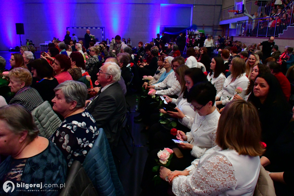 Ponad tysiąc kobiet w biłgorajskiej „Budowlance”. Tak świętował Powiat