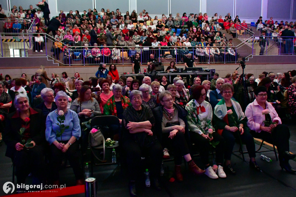 Ponad tysiąc kobiet w biłgorajskiej „Budowlance”. Tak świętował Powiat