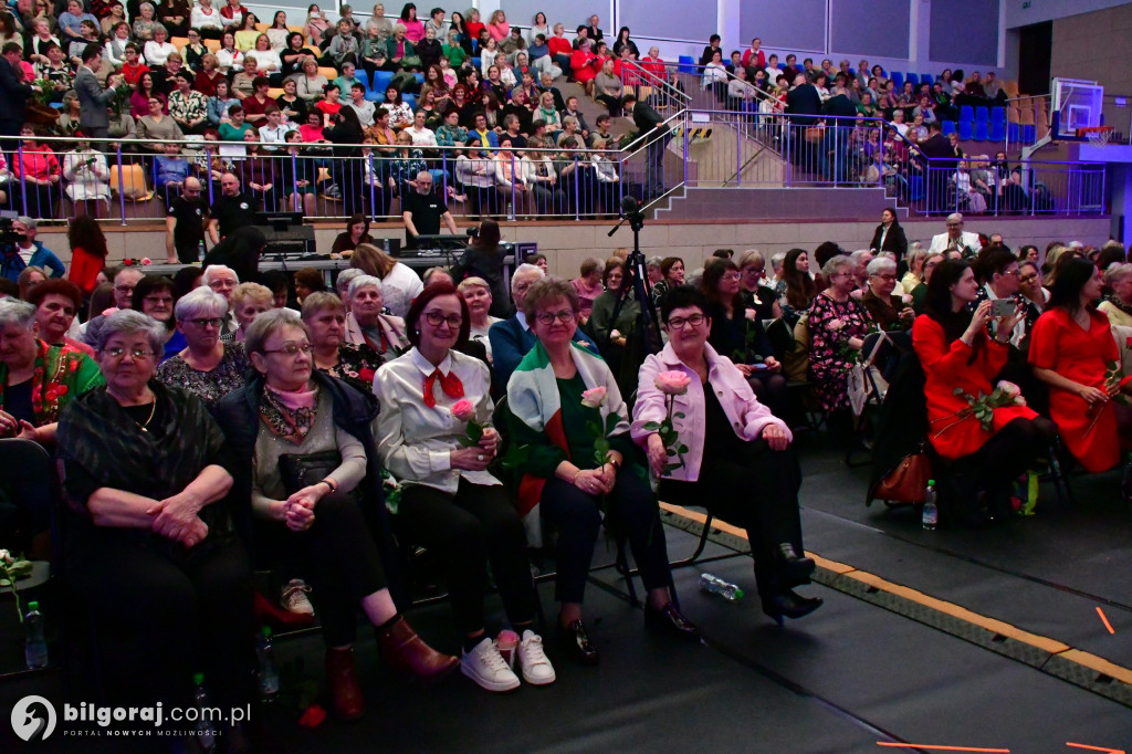 Ponad tysiąc kobiet w biłgorajskiej „Budowlance”. Tak świętował Powiat