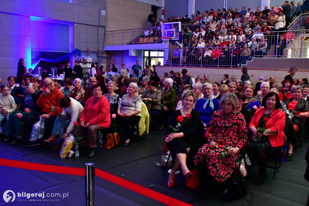 Ponad tysiąc kobiet w biłgorajskiej „Budowlance”. Tak świętował Powiat