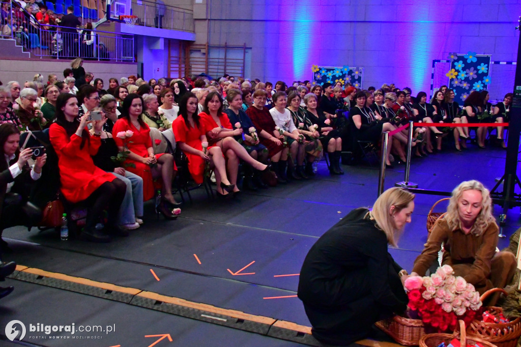 Ponad tysiąc kobiet w biłgorajskiej „Budowlance”. Tak świętował Powiat