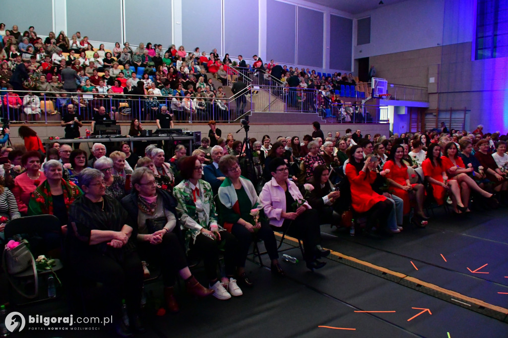 Ponad tysiąc kobiet w biłgorajskiej „Budowlance”. Tak świętował Powiat